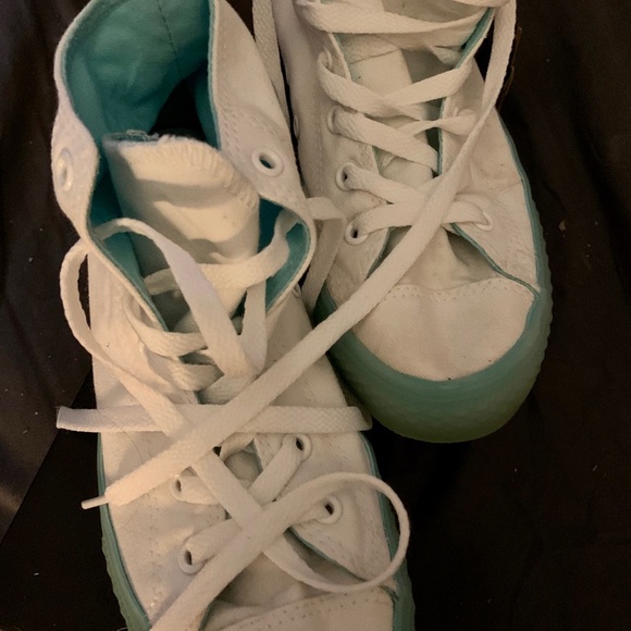 Converse - Picture 3 of 4